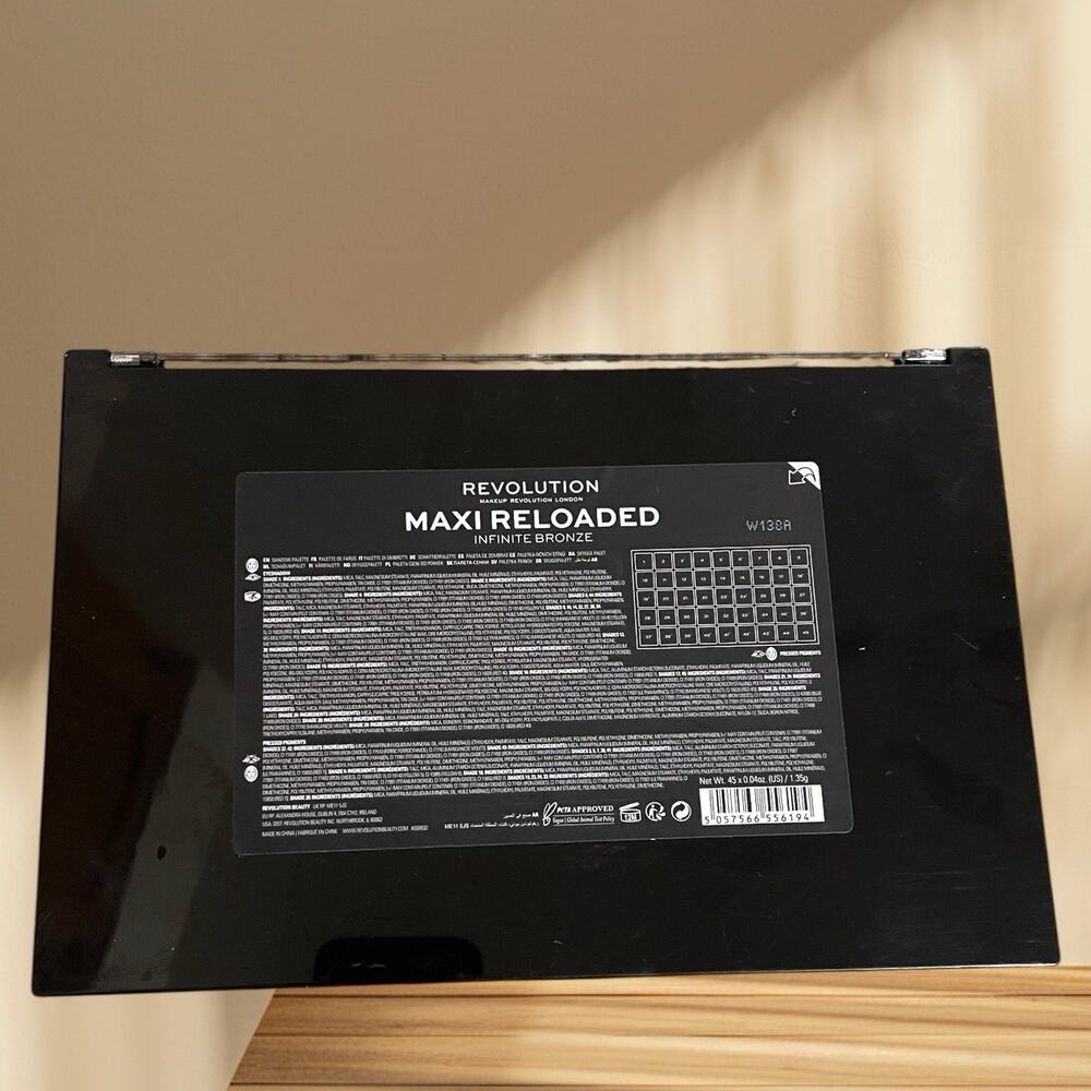 Makeup Revolution Maxi Reloaded Palette 45 Eyeshadows INFINITE BRONZE Brand new - Picture 5 of 7